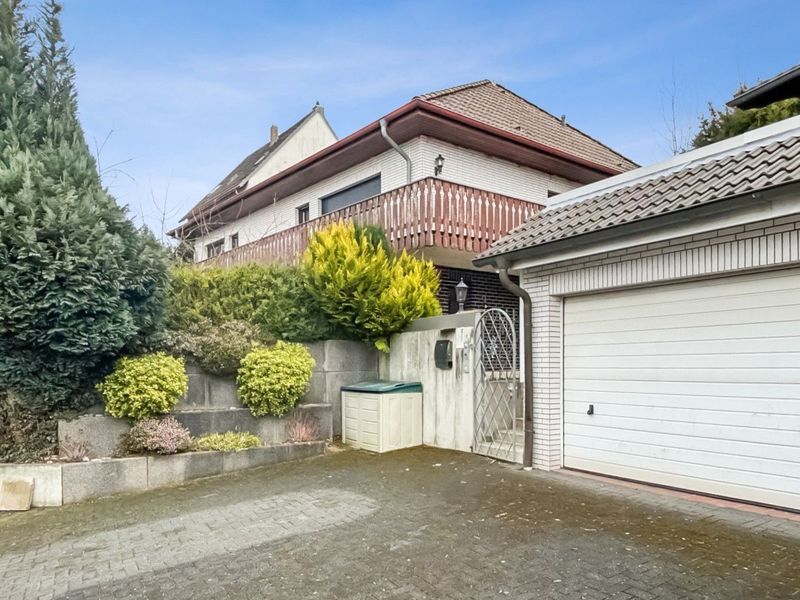 Kernsaniertes, großzügiges, freistehendes Einfamilienhaus mit separater Einliegerwohnung